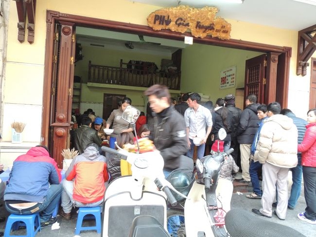 行列は続いてました。ハノイは楽しいし美味しい！又来たいな。