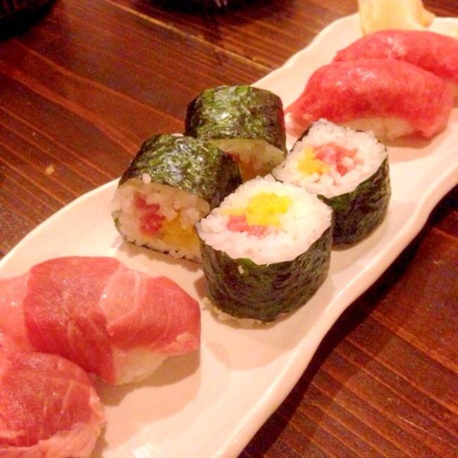 そしてこちらがマグロづくし<br />トロがすごい油のノリです。<br />他にも貝のおつくりなどはシャコガイとか美味しかったですよ<br />４人で飲んで食べて12000円也〜