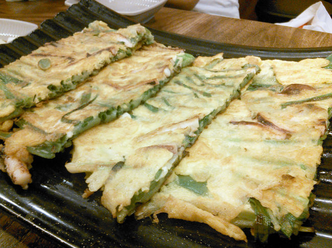 チヂミ<br /><br />ニラがいっぱい！ボリュームがすごい！<br />でもさっぱりした味でおいしかったですよ〜