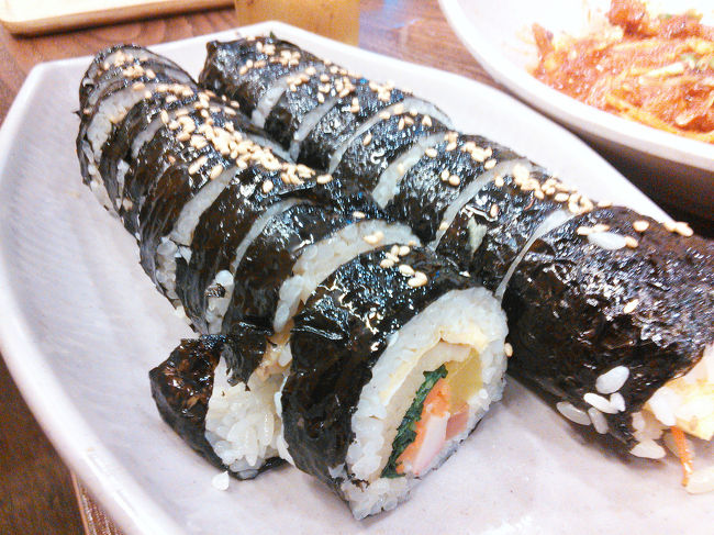 キンパッ！！<br /><br />このキンパッにははまりました☆具のセレクト、ごはんの量、味付けすべてが絶妙！自分好みです。<br /><br />アジュンマたちも優しくて家庭的なお店です。リピート決定です！