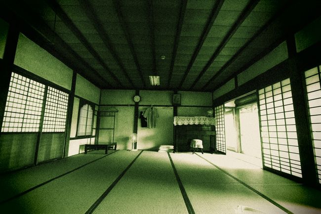 この部屋は30畳。。。<br />視感的には、一人過ごすのには広い。<br />でも、その空間は、お世話になる者の心の置き処としてとらえれば、思考的な尺度からは論外であり、心身を預けれた事に感謝。<(_ _)>