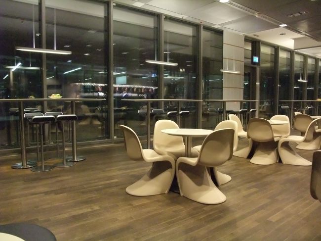 ラウンジでシャワーを浴びて出発までのんびりしてました。シャワーの水圧が低く使いにくかったです。<br /><br />さぁ、いよいよブラジルへ向かいます。<br /><br />