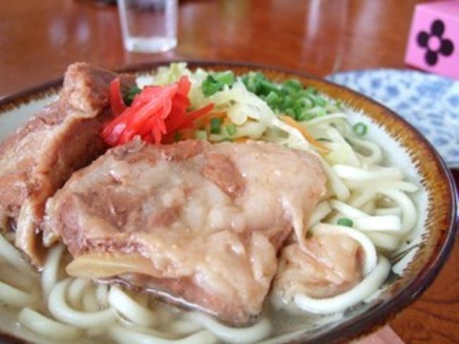 丸吉食堂さんで早めの昼御飯です！<br /><br />いつきてもやはり美味しいです！<br />にんにく味のスープで私はかなり好みです！<br /><br />あと紅しょうがもいいですね！