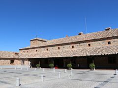 パラドール玄関前のスペース（宿泊者はここに駐車できます）