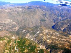 高山空港だからか、空気が澄み切っていて、山肌がはっきり見えます。