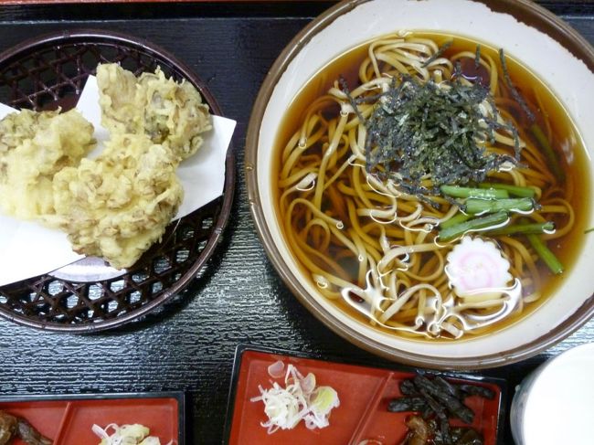 姉は、舞茸の天ぷらの冷しそば