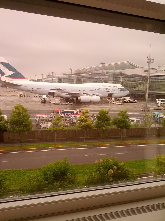 羽田に着きました。<br /><br />23℃とか・・・<br /><br />涼しいです。