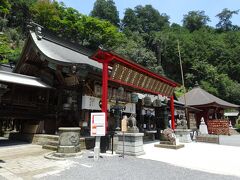 上りきると太平山神社。おお、立派な神社だ。