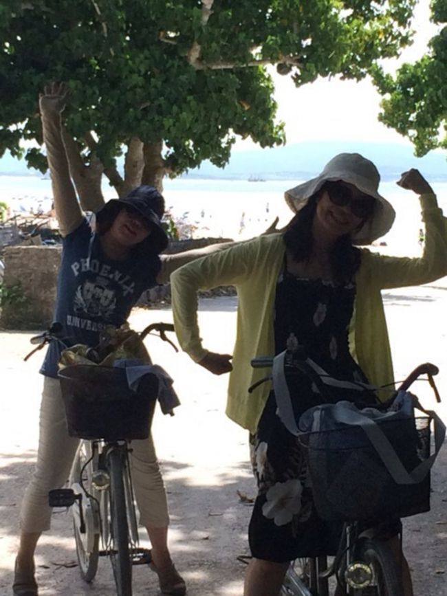 次どこ行こう？<br />カイジ浜に行きたいって？？<br />マジかい！じゃあがんばろ〜<br />汗だくです。お茶したかったのに、自転車漕ぐので必死。<br />帰りの船に間に合うかしら？