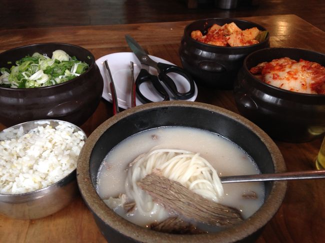 好みで塩コショウ、カクテキなどを入れて食べます。<br />最後にはごはんを入れてクッパ風にしてみました。<br />胃にやさしい。