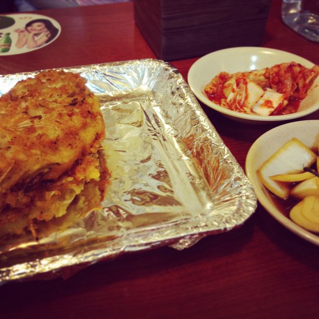 ピンデトッ。<br />外はカリカリ、中はふわっとしていて、いくらでも食べられそう。<br />つけだれがまた美味しいんだよね。