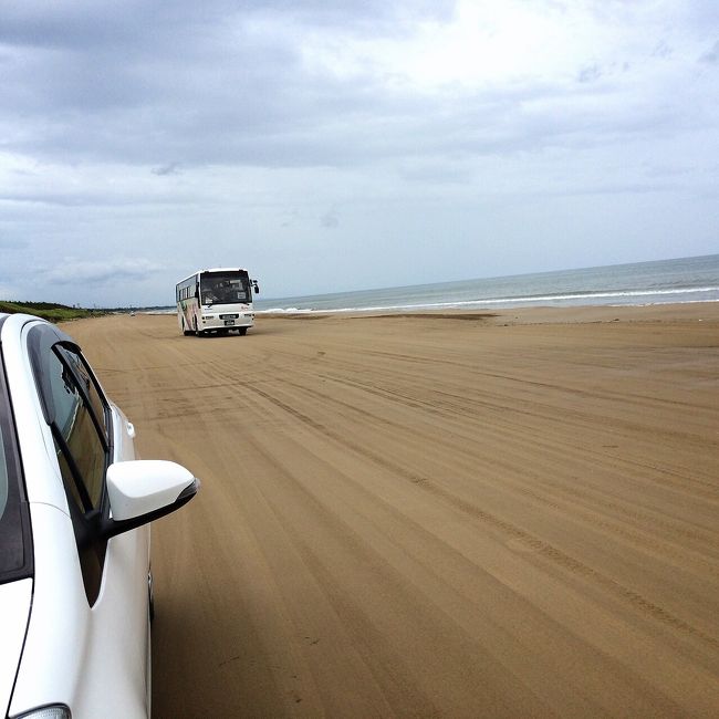 そして千里浜なぎさドライブウェイに到着。<br />日本で唯一、車で走れる砂浜ですよ！<br /><br />せっかくなので私も少し運転しました^^