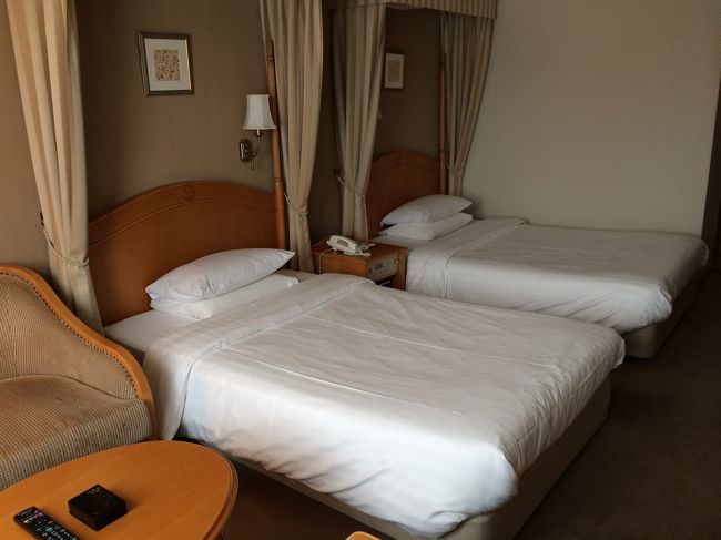 それから本日の宿泊先白鳥路ホテルへ。<br />兼六園などがすぐ近くにあって観光に便利なホテル。<br />ロビーも金沢チックで素敵でした。<br />