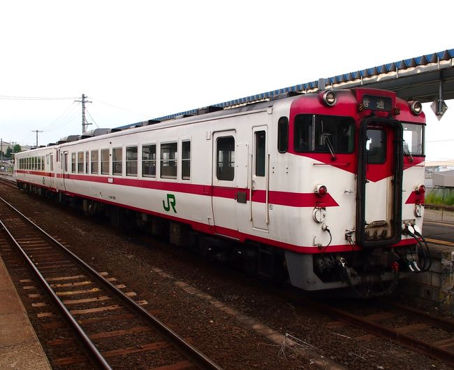 田舎の可愛い駅って・・・エスカレータもエレベーターもないことがほとんどなので、到着・出発するホームによっては、荷物を持ち上げて階段を上り下りしなければなりません。<br /><br />今日は・・・え〜〜！！向こう側のホームからかよ〜>゜))彡！<br /><br />駅の可愛らしさに惑わされると・・・一人旅では・・・大変な思いをさせられるので侮れません。今日は、まだおみやげ買っていないので、重くないからいいのですが・・・。