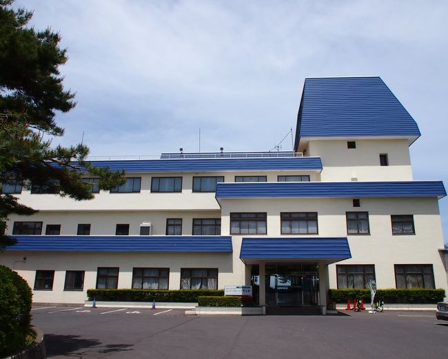 １６時前に、八戸シーガルビューホテルに戻ってくることができました。ランチ抜きで歩き通したせいで、すでに空腹だったので、夕食の希望時間を尋ねられ、１８時でお願いしました。<br /><br />預けていた荷物を引き取り、チェックインしてお部屋へ・・・。<br /><br />