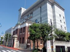 旧城下町の中心部に位置する、平成６年開館の「佐倉市立美術館」・・・この地で育った浅井忠など、佐倉市と房総ゆかりの画家を中心に収蔵しています。