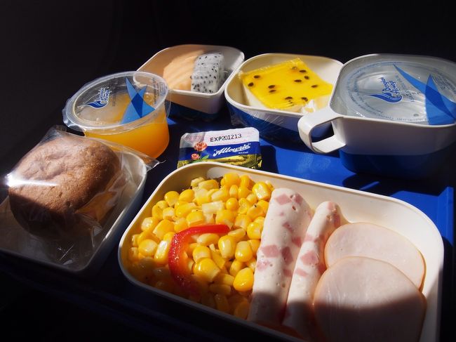 サムイ→バンコク 14:45発 バンコクエアウェイズ<br />1時間の移動でもやっぱり機内食しっかり出てくる<br />