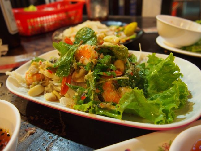 エビのレモングラスサラダ<br />激辛！！！<br />