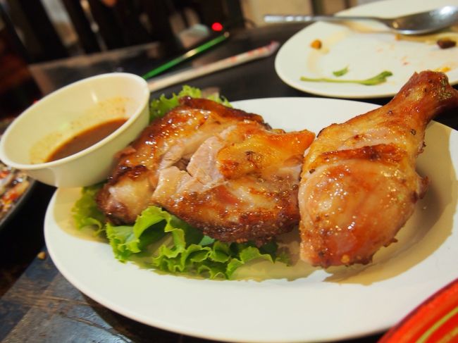 ここのガイヤーンおいしすぎ！<br />外でグリルしててお店に入る前からよだれもんでした