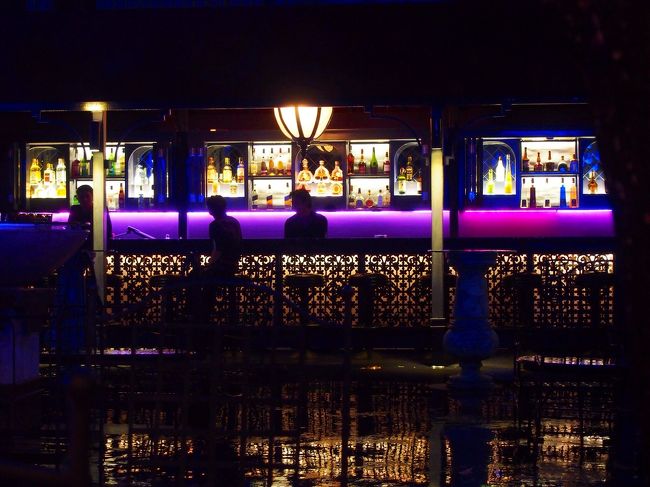 バーカウンターも素敵