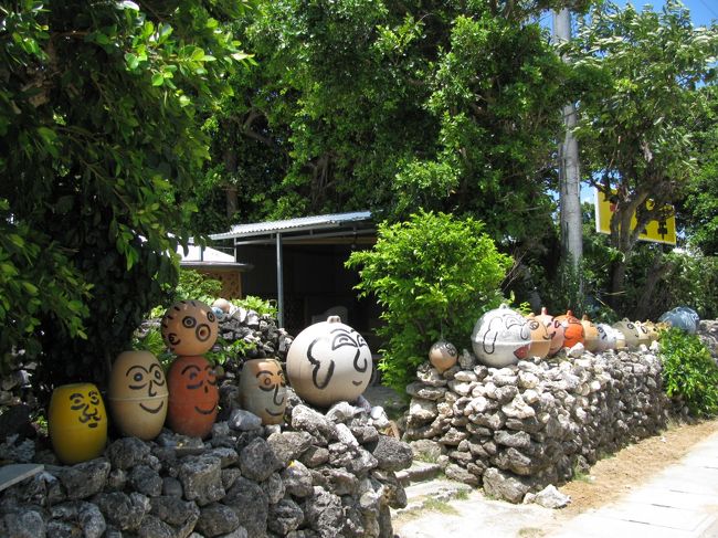 さらに島を徒歩で散策。<br /><br />自転車を貸している店もありましたが、だれもいなかったので借りられず。