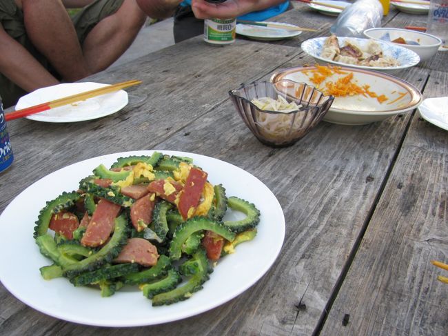 外でみんなで食べるご飯は美味しいよ。