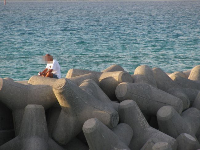 朝の散歩<br />宿に泊まっていた通称清原さんが、朝からビール飲んでいました。<br /><br />いいな〜<br />缶ビール５本ぐらい飲んでたんでないかい？