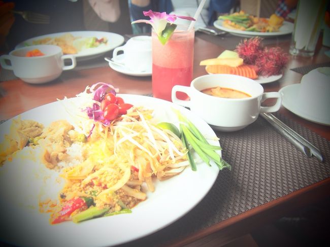 ランチビュッフェ<br />大好きなランブータンがあったのでたくさん食べた<br />そしてスイカシェイクを2杯