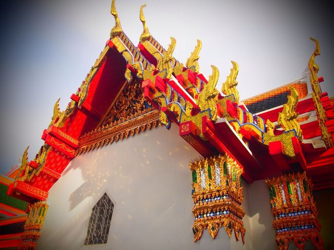 外のお寺の装飾もすごくかわいくて<br />見飽きないー！