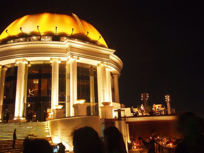 夜はルブワホテルのスカイバーへ<br />溜息が出る程の絶景！