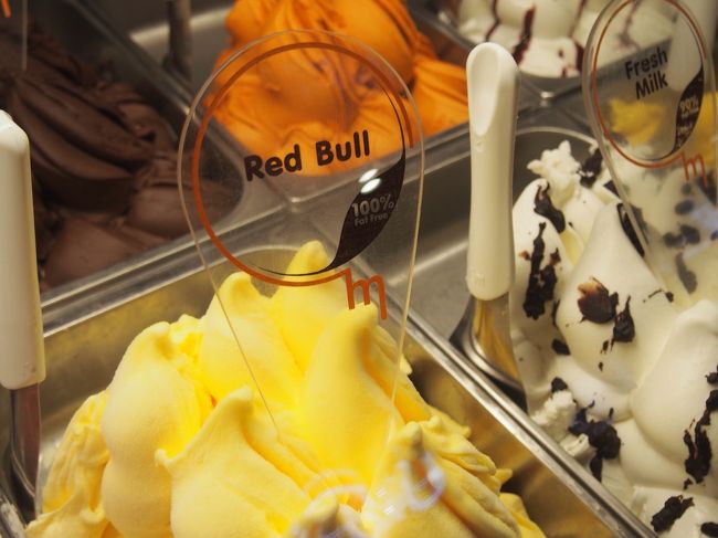 サイアムスクエアで食べたジェラート<br />レッドブル&amp;モヒートをセレクト<br />店員さん笑ってた