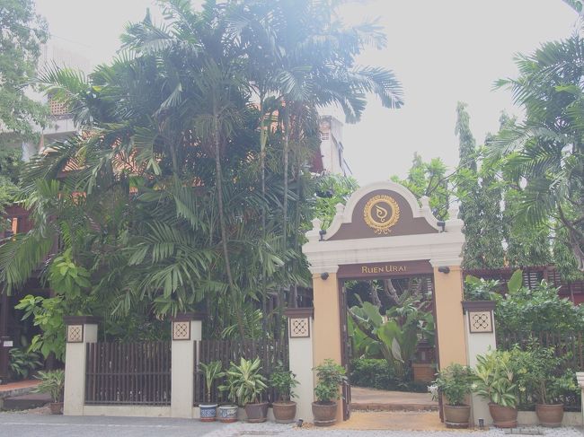 モデルちゃんとサイアムで待ち合わせてタクシーでレストランへ<br />タクシーの運ちゃんぼったくってきたー！<br />でも勝利！