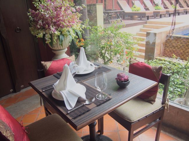 名前は忘れたけどホテルについてるレストランだったかな？<br />