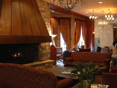  Le Westin Resort & Spa,Tremblant Quebec 

ロビーに大きな暖炉が有ります。