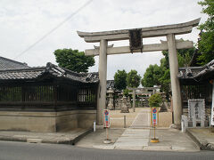 ●春日神社＠JR畝傍駅界隈

JR畝傍駅前の国道165号線を東へ進むと、間もなく、鳥居が見えました。
春日神社のようです。