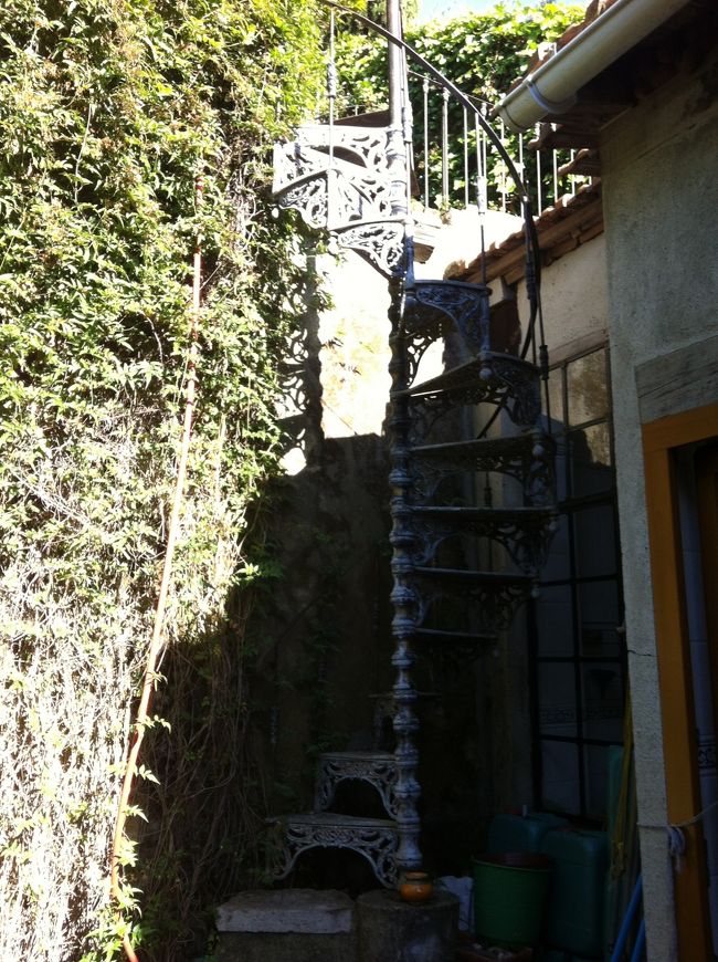 2段目、3段目に行くにはこの螺旋階段をのぼらなくてはいけません。部屋がイイ感じだったので、チェックだけして、こちらで過ごすことはありませんでした。