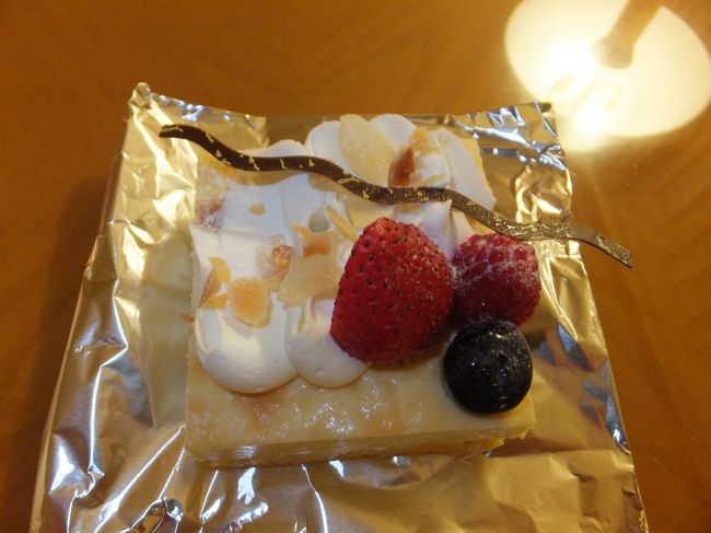 ダイビングで疲れたこともあり、本日のディナーはホテル内でとる事に<br />しました。<br />記念日（嫁の誕生日）のお祝いで、ホテルからドリンクとケーキを頂きました。<br />その際にスタッフの方たちが歌を歌ってくれたのですが、ちょっと恥ずかしかった<br />です。（嫁は喜んでいたようです。）<br /><br />あとは、山田温泉につかり就寝しました。