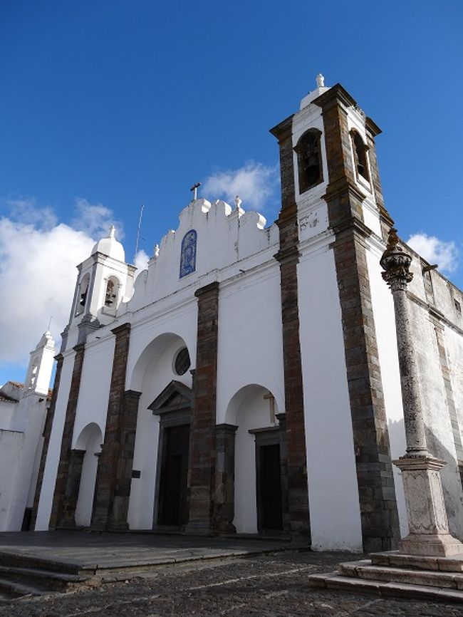 村のある教会、中を見ることは出来ませんでした。