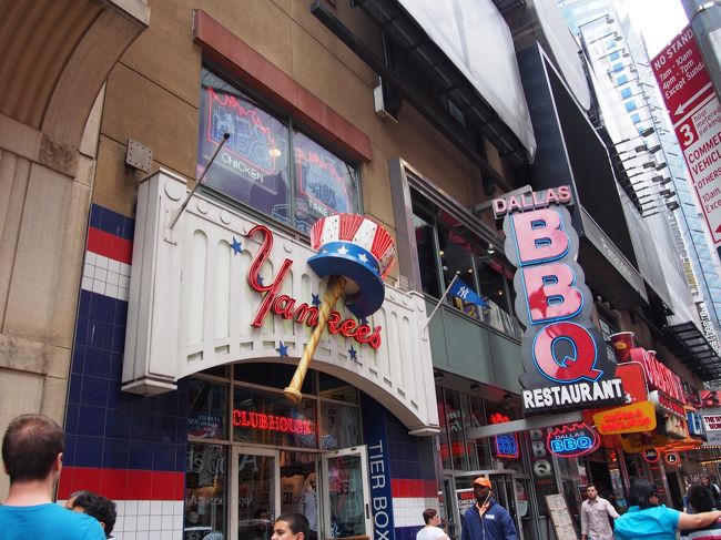 タイムズスクエアからグランドセントラルターミナルに向かう道中、お！ヤンキースのショップを発見！父に頼まれていたキャップを買わねば！<br />しかし、お店は暇そうだったなぁ〜（笑）