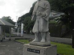 五石橋を造った肥後の名石工・岩永三五郎の像。