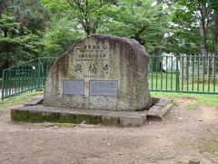 国立博物館までは、てくてく歩いてきます。

大好きな興福寺も、今日は素通りです。