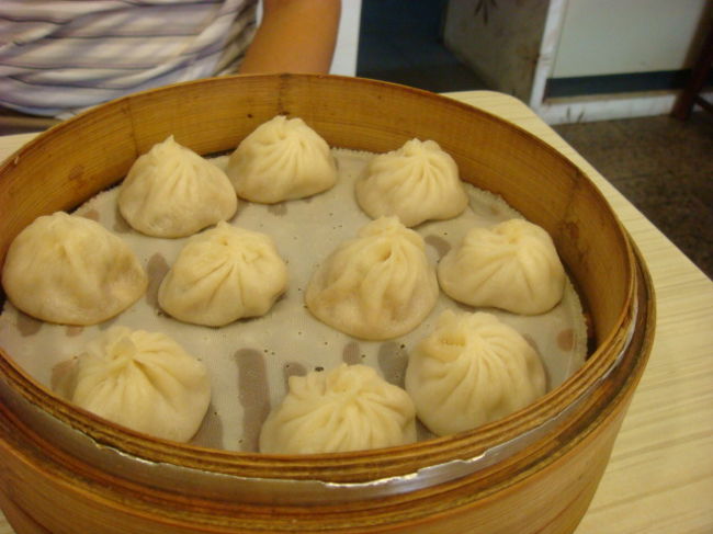 小籠包１２０元。ここは中のスープが絶品です。