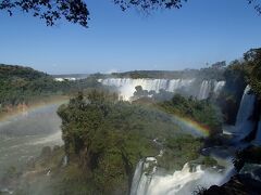虹が掛かっています。

悪魔の喉笛も迫力満点の絶景でしたが、この風景も本当に美しい。