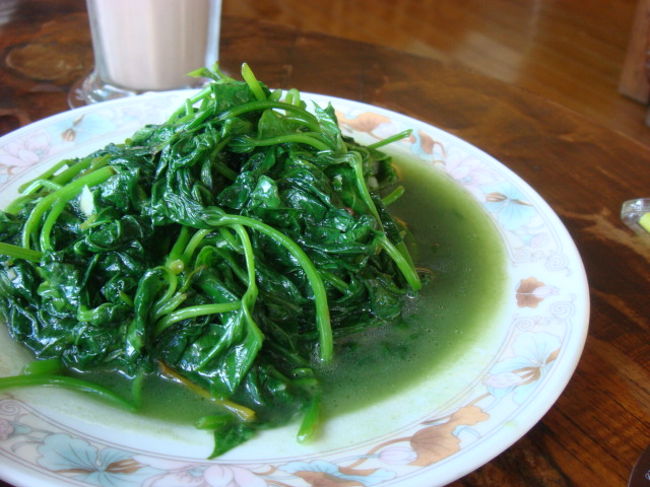 サツマイモの葉とつる炒めもの。これがマジ美味しかった。トロっとした触感とシャキシャキした歯ざわり。味付けも絶妙でした。