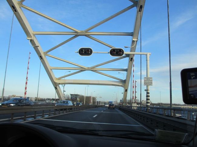 途中、橋も渡ったり。