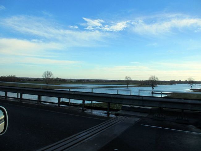 川もありましたが、日本の川とは違った雰囲気ですね。