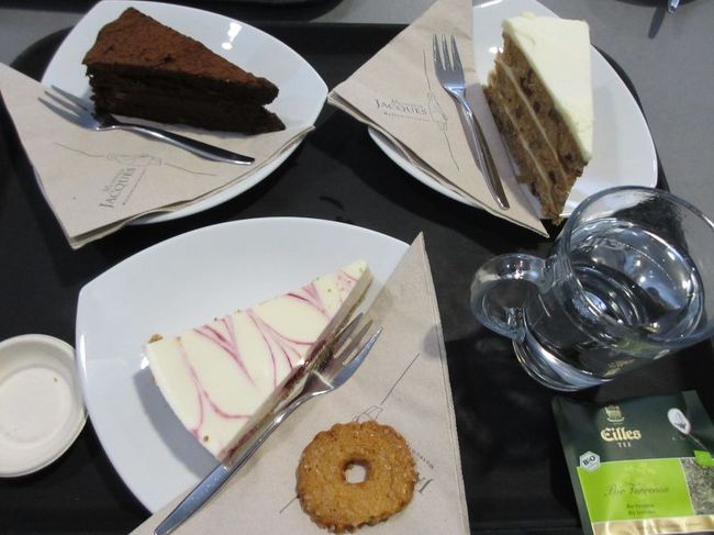 そして、食後にはケーキと飲み物も♪