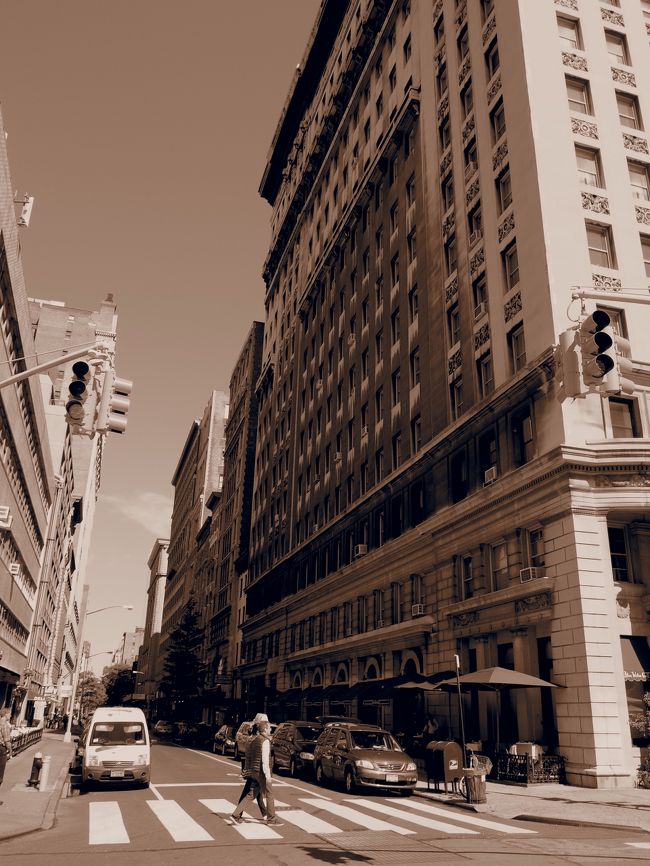 特別な建物ではありません。が、絵になりますねぇ〜どこもかしこも。