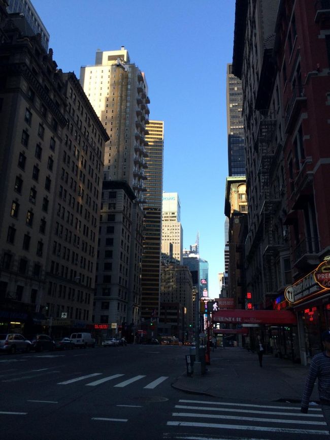 これはホテルの前の7th Ave方向です。うーーー。Ｎ．Ｙだ！（今更？）