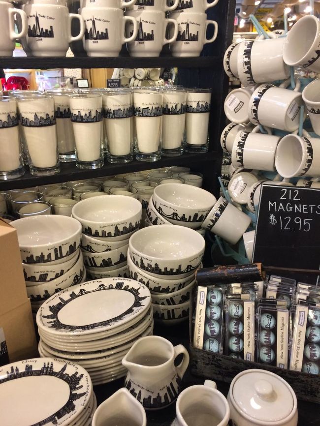 これです！このデザインのものがほしかったんです。でも、ほしいだけは買えないし〜どれを買うか、悩む！